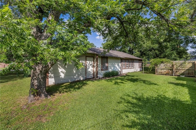1102 Post Oak St, Hearne, TX 77859 - view of yard
