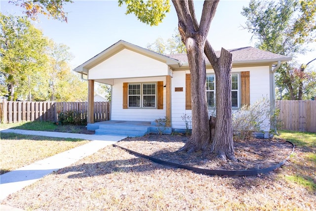 ranch-style house featuring a porch