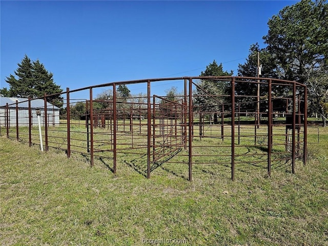 view of yard featuring a rural view