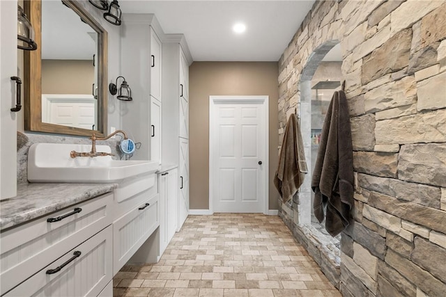 2092 Fm 1486th Rd, Anderson, TX 77830 - mudroom featuring a sink