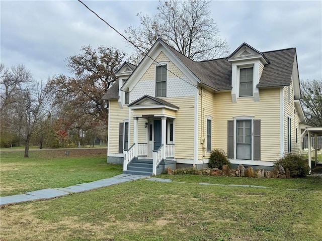 view of front of home featuring a front lawn