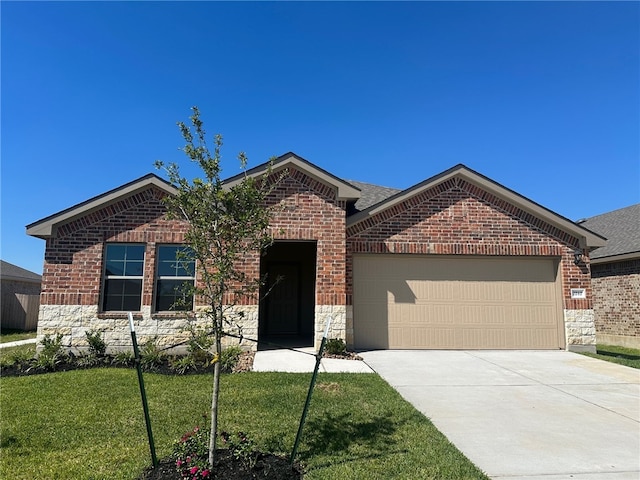 view of front of house featuring a front yard and a garage