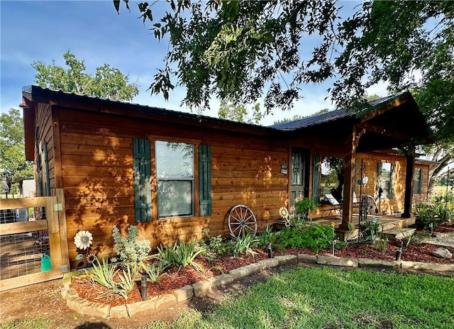 view of front of property with metal roof