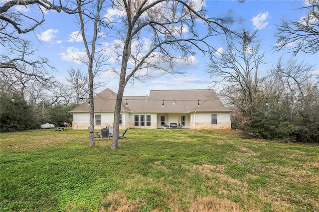 back of house featuring a lawn