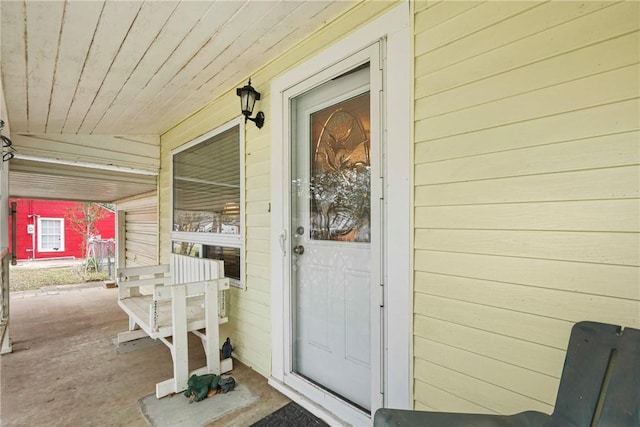 property entrance with covered porch