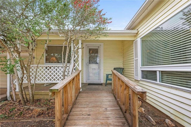 doorway to property with covered porch