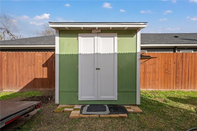 view of outdoor structure with a yard