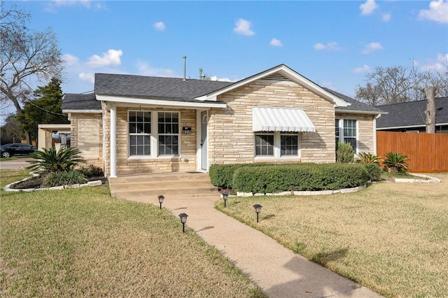 single story home with a front lawn