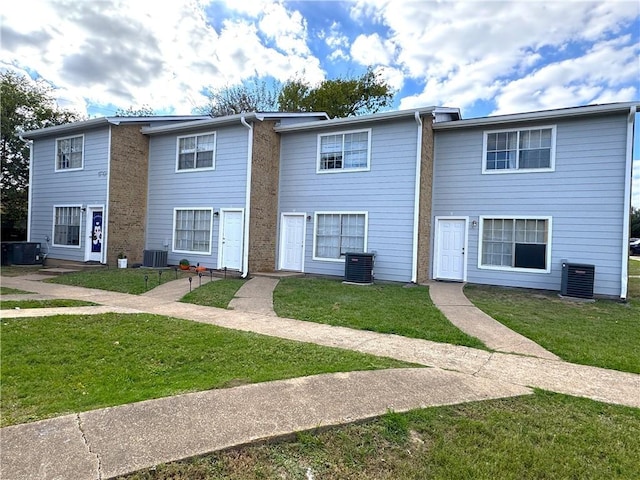 view of front of home featuring central air condition unit and a front yard