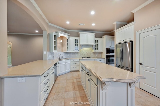 kitchen with sink, a kitchen bar, white cabinetry, and stainless steel appliances