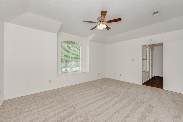 carpeted empty room featuring ceiling fan