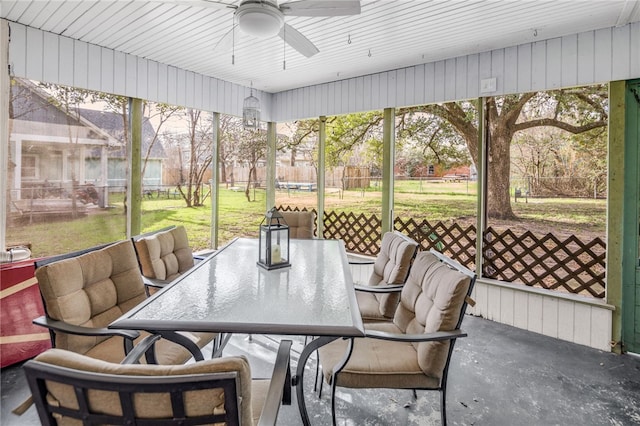 sunroom / solarium with ceiling fan