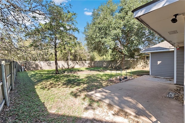 view of yard featuring a patio