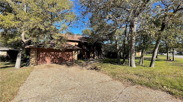 exterior space featuring a front yard