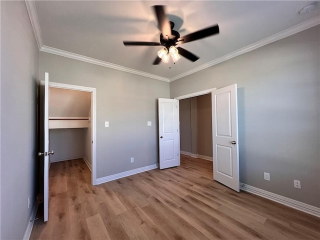 unfurnished bedroom featuring a closet, ceiling fan, light hardwood / wood-style flooring, and ornamental molding