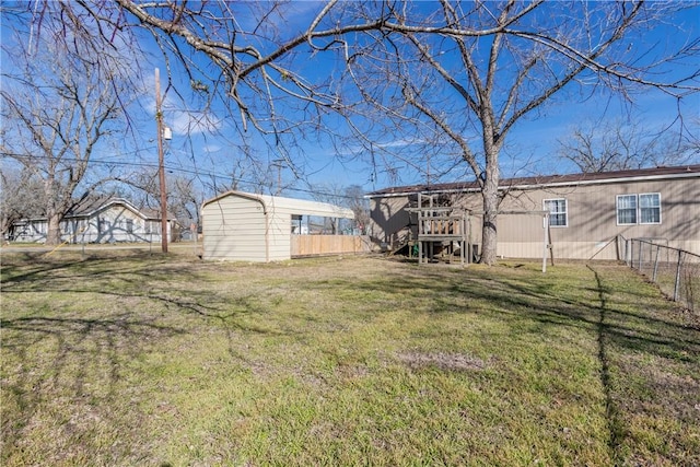 view of yard featuring an outbuilding and fence