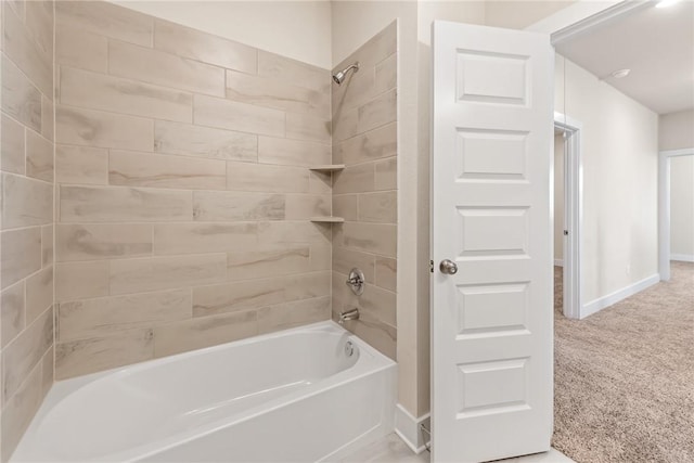 bathroom featuring tiled shower / bath