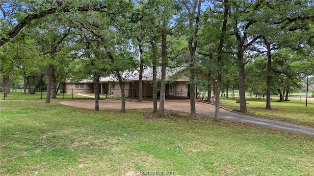 view of front of house featuring a front yard