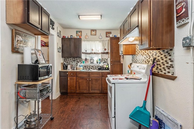 kitchen with dark wood-type flooring, tasteful backsplash, under cabinet range hood, and white electric range oven