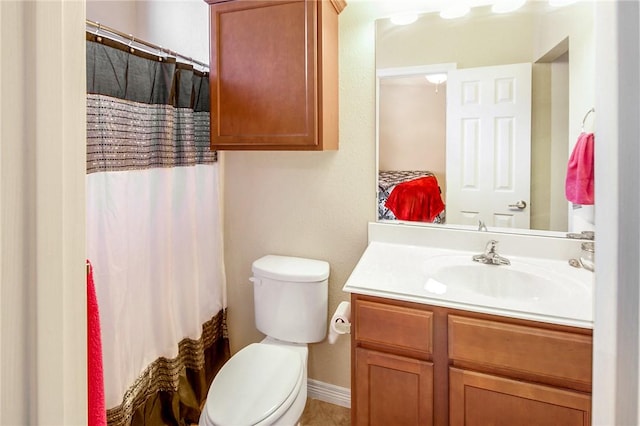 bathroom with vanity, a shower with shower curtain, and toilet