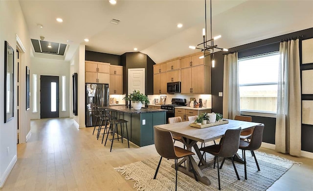 dining area featuring light wood-style floors, recessed lighting, and baseboards