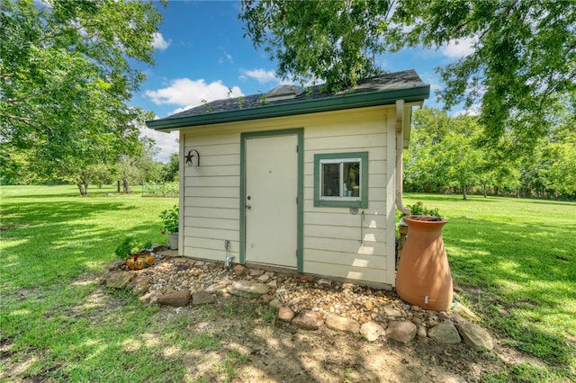 view of outdoor structure featuring a yard