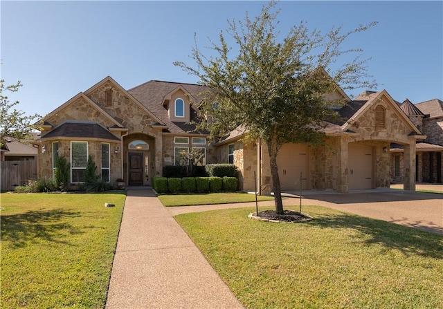 view of front facade featuring a garage and a front yard