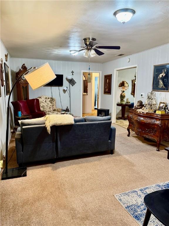 312 S 5th St, Crockett, TX 75835 - living area with a ceiling fan and carpet
