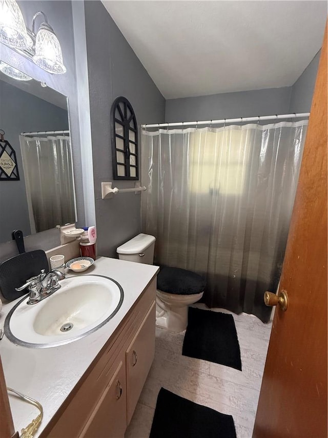 312 S 5th St, Crockett, TX 75835 - bathroom featuring vanity and curtained shower