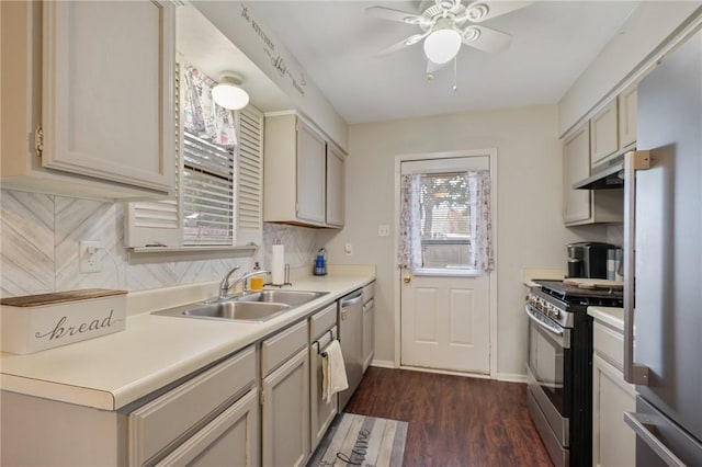 kitchen with ceiling fan, tasteful backsplash, sink, dark wood-type flooring, and stainless steel appliances