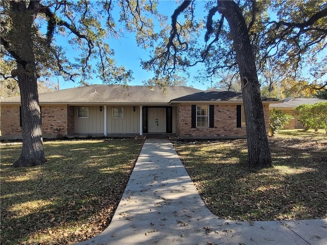 ranch-style home with a front lawn