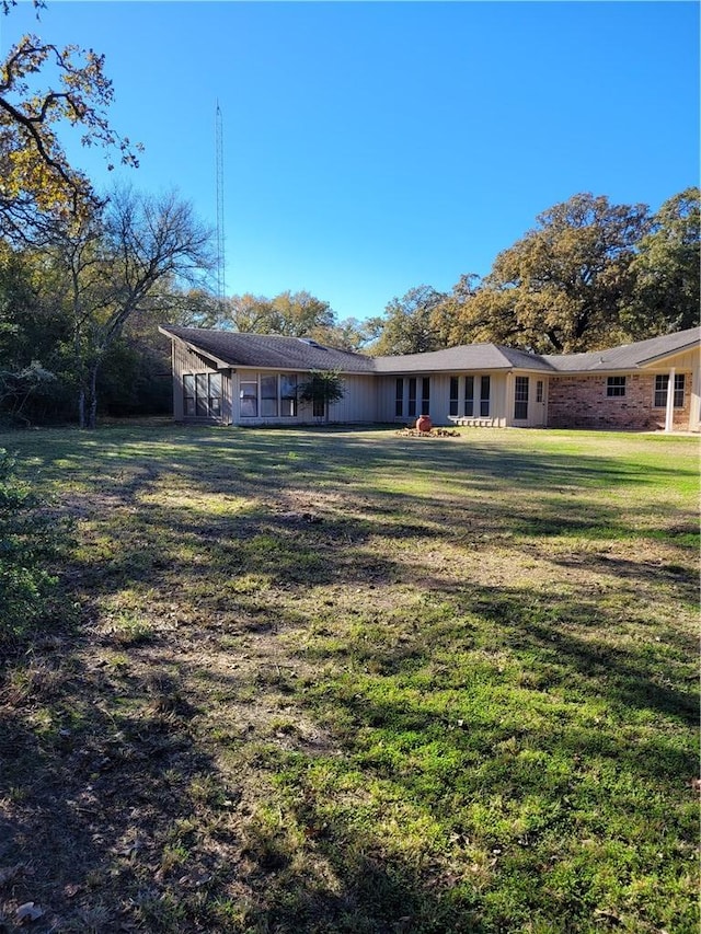 view of front of house with a front lawn