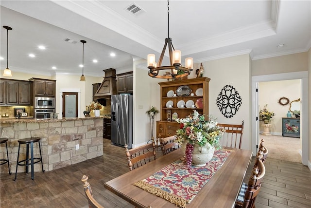 dining space with visible vents, dark wood-type flooring, and a notable chandelier