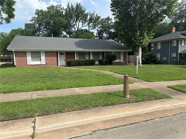 604 W Buck St, Caldwell, TX 77836 - ranch-style home featuring a front yard and brick siding
