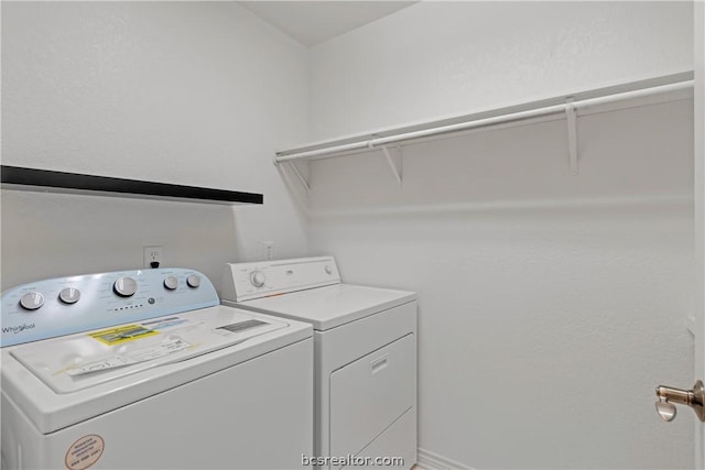 laundry room with washing machine and dryer