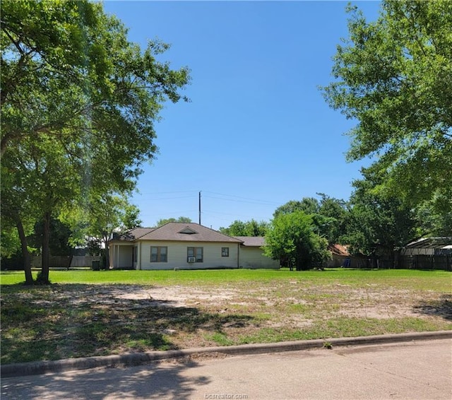 view of front of house with fence