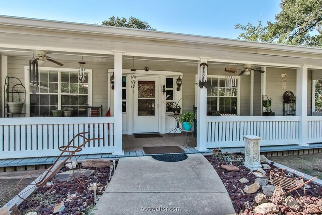 view of exterior entry with ceiling fan