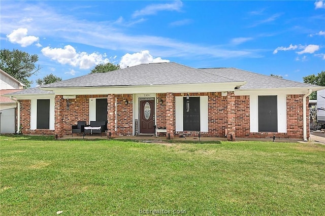 view of front of property featuring covered porch and a front lawn