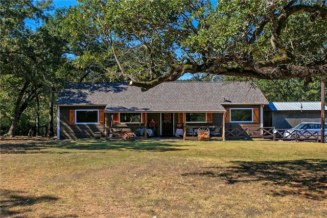 ranch-style home featuring a front lawn