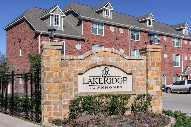 view of community / neighborhood sign