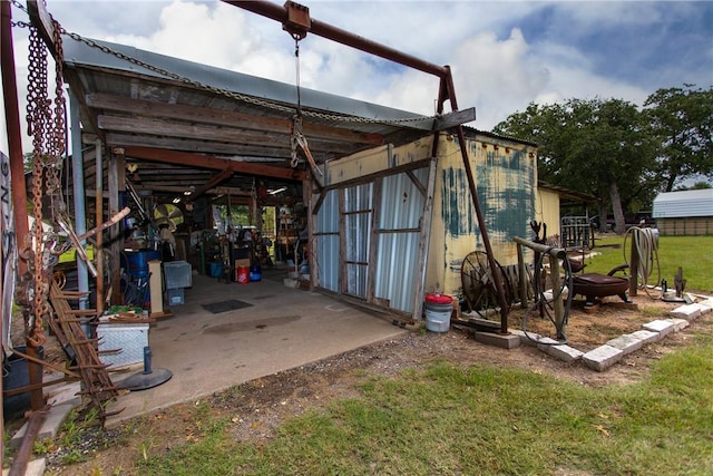 view of outbuilding