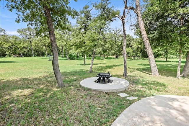 view of yard with a fire pit
