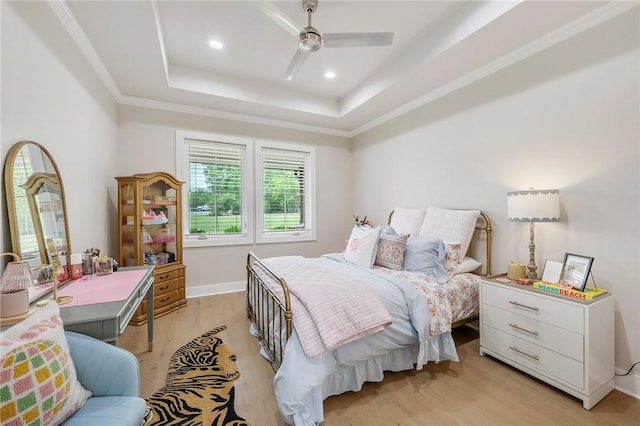 bedroom featuring light wood-style flooring, a tray ceiling, baseboards, recessed lighting, and ceiling fan