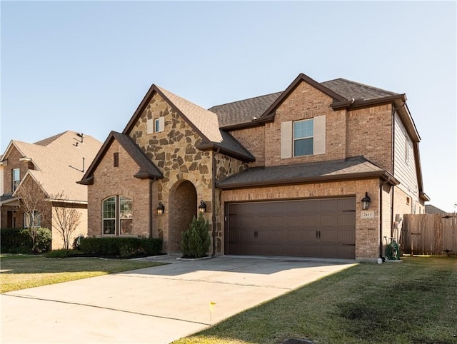 view of front facade featuring a garage and a front yard