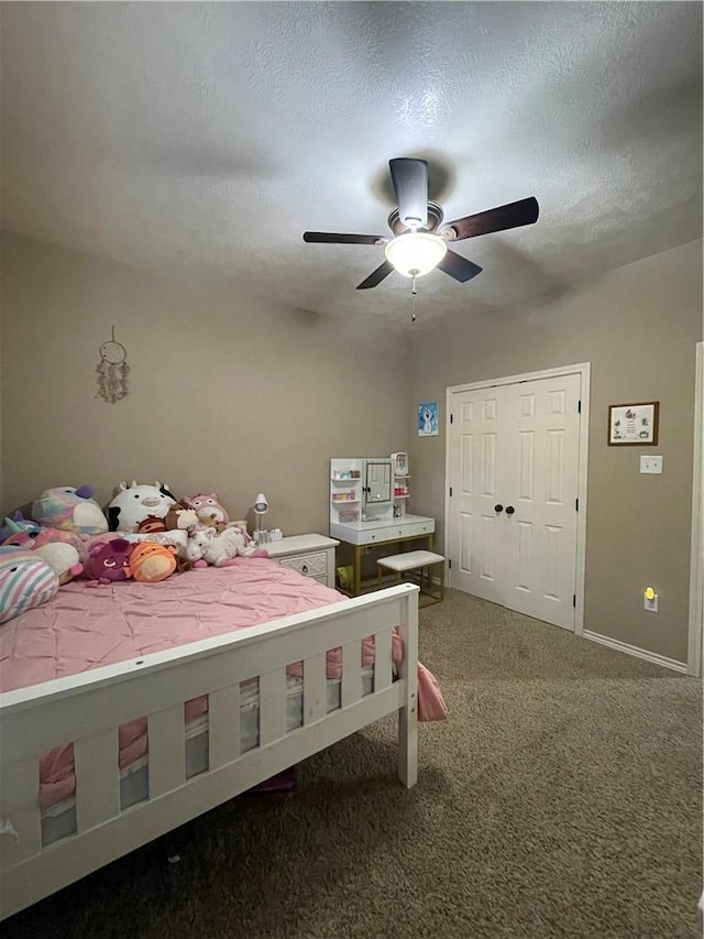 bedroom featuring ceiling fan, carpet flooring, and a textured ceiling