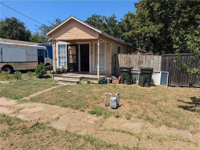 view of front of house with a front lawn