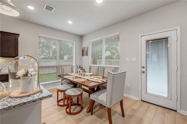 dining space with visible vents, recessed lighting, baseboards, and light wood-type flooring