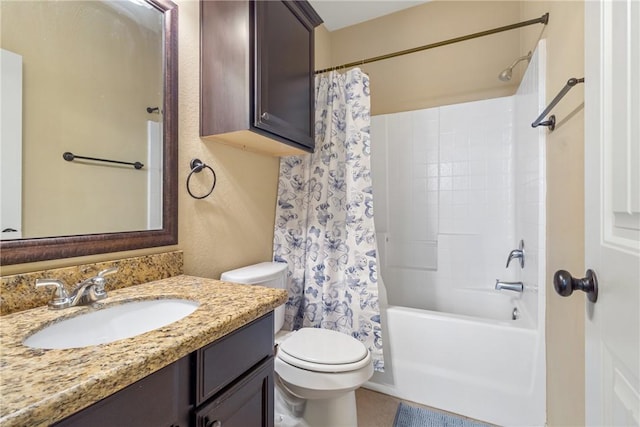 full bathroom with toilet, vanity, and shower / bath combo