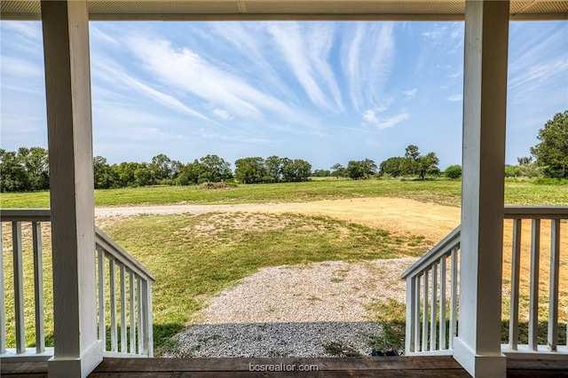 view of yard featuring a rural view