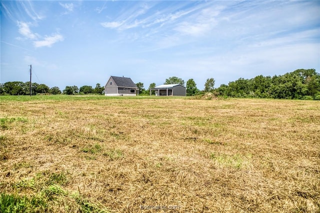 view of yard featuring a rural view